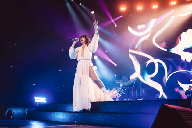 November 25, 2025, Rome, Italy: Singer Elisa Toffoli, performs live on stage at Palazzo dello Sport during her Palasport tour. Rome Italy - ZUMAs197 20251125_aaa_s197_379 Copyright: xValeriaxMagrix