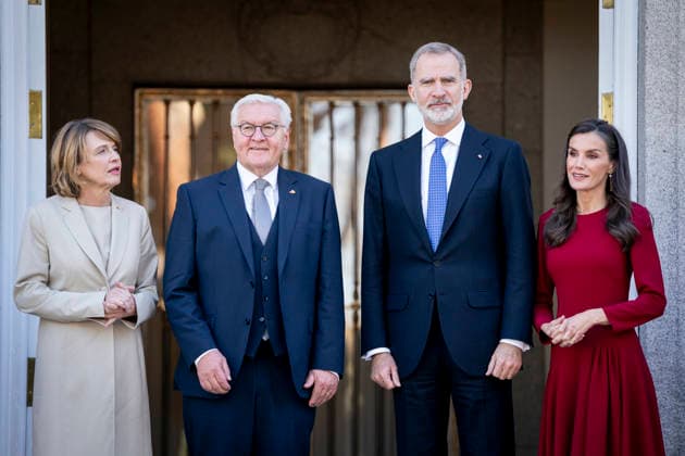 King Felipe VI receives in Zarzuela the President of the Federal Republic of Germany, Frank Walter Steinmeier King Felipe VI and Queen Letizia d receive the President of the Federal Republic of Germany, Frank Walter Steinmeier 2i , and the First Lady, Elke Büdenbender i , at the Palace of La Zarzuela, on November 26, 2025, in Madrid Spain The German President, Frank Walter Steinmeier, begins this Wednesday his first state visit to Spain, which will include meetings with King Felipe VI and the President of the Government, and a trip to the Basque Country to pay tribute to the victims of the Nazi bombing of Gernika during the Civil War 26 NOVEMBER 2025 OFFICIAL VISIT TO Pé Madrid Madrid Espana  Copyright: xA.xPÃ rezxMecax 7127725