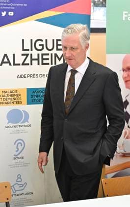 The King Visits Alzheimer Cafe JUPRELLE, BELGIUM - NOVEMBER 26 : King Philippe participates in a session of the Alzheimer Café in Juprelle, a ViADem municipality (dementia-friendly city or municipality). The Alzheimer Café is a meeting place where people with Alzheimer s disease, their loved ones, carers, healthcare providers and other interested parties can meet in a warm and informal atmosphere. Over snacks and drinks, they talk about daily life with the disease and work to break down taboos. It is not a medical consultation or therapy, but a place where people can get information, share experiences, find support and reduce loneliness. The meetings are organised by De Ligue Nationale Alzheimer Liga ASBL vzw Vog, chaired by Baroness Hen Copyright: xBertxVanxDenxBrouckex
