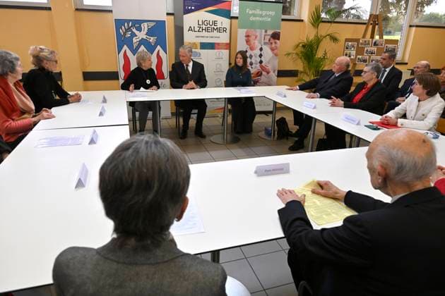The King Visits Alzheimer Cafe JUPRELLE, BELGIUM - NOVEMBER 26 : King Philippe participates in a session of the Alzheimer Café in Juprelle, a ViADem municipality (dementia-friendly city or municipality). The Alzheimer Café is a meeting place where people with Alzheimer s disease, their loved ones, carers, healthcare providers and other interested parties can meet in a warm and informal atmosphere. Over snacks and drinks, they talk about daily life with the disease and work to break down taboos. It is not a medical consultation or therapy, but a place where people can get information, share experiences, find support and reduce loneliness. The meetings are organised by De Ligue Nationale Alzheimer Liga ASBL vzw Vog, chaired by Baroness Hen Copyright: xBertxVanxDenxBrouckex
