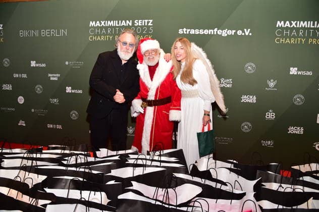 5th Charity Promi Pack at BIKINI Friedrich Lichtenstein with Santa Claus and angel for the 5th time Organized by Maimilian Seitz Charity Promi Pack at BIKINI in Berlin on 25 11 2025 Photopress Mueller