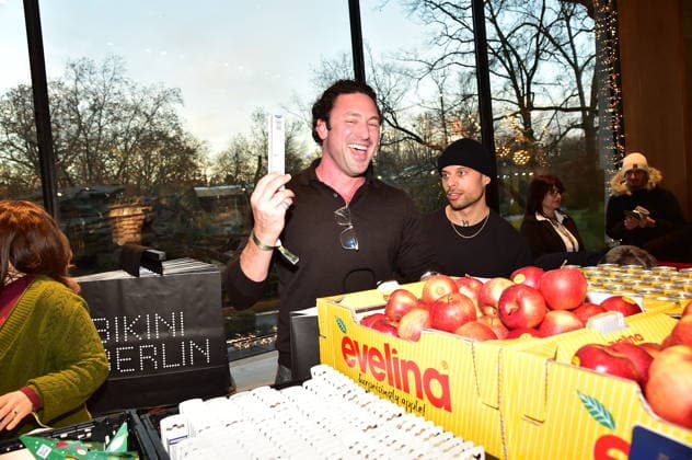 5th Charity Promi Pack at the BIKINI Daniel Völz packing for the needy for the 5th time Organized by Maimilian Seitz Charity Promi Pack in Berlin on 25 11 2025 Photopress Mueller
