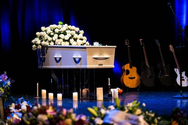 HOOGEVEEN - RenÃ Karst s farewell ceremony took place at De Tamboer Theatre. The folk singer died unexpectedly at the age of 59 from a heart attack. ANP SIESE VEENSTRA netherlands out - belgium out  Copyright: xx x543144698x originalFilename: 543144698.jpg