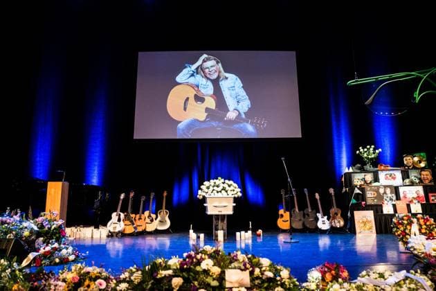 HOOGEVEEN - RenÃ Karst s farewell ceremony took place at De Tamboer Theatre. The folk singer died unexpectedly at the age of 59 from a heart attack. ANP SIESE VEENSTRA netherlands out - belgium out  Copyright: xx x543144729x originalFilename: 543144729.jpg