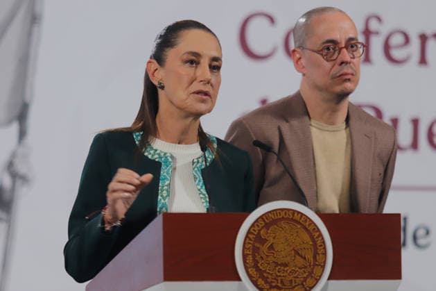 Mexico™s President Claudia Sheinbaum Holds Briefing JosÃ Antonio Pena Merino, Head of the Agency for Digital Transformation and Telecommunications is seen behind while Mexico™s President Claudia Sheinbaum Pardo speaking during a news conference about the new Mexican supercomputer, Coatlicue , the first in Latin America, will have a large data processing capacity. on November 26, 2025 in Mexico City, Mexico. (Photo by Carlos Santiago Eyepix Group) Copyright: xCarlosxSantiagox xEyepixxGroupx CS_26112025_173584