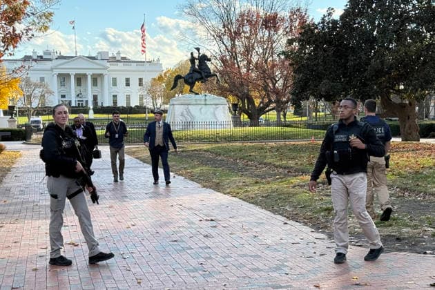 A U.S. Secret Service agent stands guard near the White House in Washington, D.C. 26 November 2025. At least two National Guard officers were shot in a shooting near the White House, local media reported, including Fox News. Two National Guard officers wounded in shooting near the White House !ACHTUNG: NUR REDAKTIONELLE NUTZUNG!  Copyright: xOctavioxGuzmánx USA6716 20251126-55018656572_1