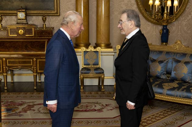 Audience at Buckingham Palace, London, 26 November 2025 King Charles III during an audience with Mr George Szirtes, who was presented with The King s Gold Medal for Poetry for 2024 at Buckingham Palace, London. Picture date: Wednesday November 26, 2025., Credit:Jordan Pettitt Avalon UK, London  Copyright: xJordanxPettittx xAvalonx 1054784310