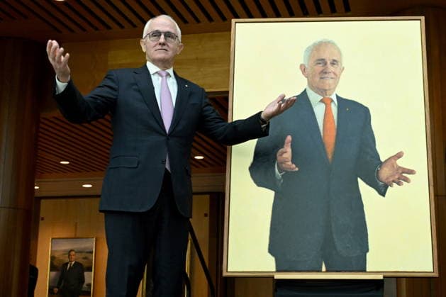 MALCOLM TURNBULL PORTRAIT UNVEILING, Former Australian Prime Minister Malcolm Turnbull stands next to his official portrait at an event at Parliament House in Canberra, Thursday, November 27, 2025. ( NO ARCHIVING CANBERRA AUSTRALIAN CAPITAL TERRITORY AUSTRALIA  Copyright: xLUKASxCOCHx 20251127169242081169