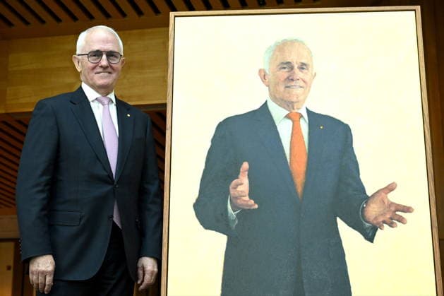 MALCOLM TURNBULL PORTRAIT UNVEILING, Former Australian Prime Minister Malcolm Turnbull stands next to his official portrait at an event at Parliament House in Canberra, Thursday, November 27, 2025. ( NO ARCHIVING CANBERRA AUSTRALIAN CAPITAL TERRITORY AUSTRALIA  Copyright: xLUKASxCOCHx 20251127169386309868