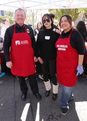 26 November 2025 - Los Angeles, California - Chief of the Los Angeles Police Department Jim McDonnell, Wendy Carrillo, Yi Zhou,. 2025 Thanks & Giving On Skid Row held at Los Angeles Mission. Los Angeles USA - ZUMAa123 20251126_zaa_a123_005 Copyright: xADx