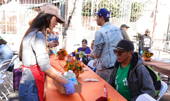 26 November 2025 - Los Angeles, California - Cailey Cowan. 2025 Thanks & Giving On Skid Row held at Los Angeles Mission. Los Angeles USA - ZUMAa123 20251126_zaa_a123_018 Copyright: xADx