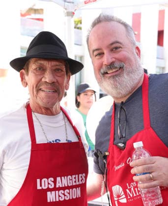 26 November 2025 - Los Angeles, California - Danny Trejo, Dennis Oleesky. 2025 Thanks & Giving On Skid Row held at Los Angeles Mission. Los Angeles USA - ZUMAa123 20251126_zaa_a123_049 Copyright: xADx