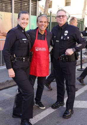 26 November 2025 - Los Angeles, California - Antonio Villaraigosa,. 2025 Thanks & Giving On Skid Row held at Los Angeles Mission. Los Angeles USA - ZUMAa123 20251126_zaa_a123_065 Copyright: xADx