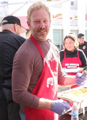 26 November 2025 - Los Angeles, California - Ian Ziering. 2025 Thanks & Giving On Skid Row held at Los Angeles Mission. Los Angeles USA - ZUMAa123 20251126_zaa_a123_067 Copyright: xADx