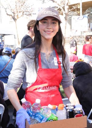 26 November 2025 - Los Angeles, California - Cailey Cowan. 2025 Thanks & Giving On Skid Row held at Los Angeles Mission. Los Angeles USA - ZUMAa123 20251126_zaa_a123_070 Copyright: xADx