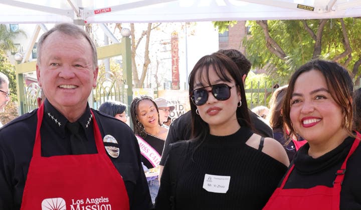 26 November 2025 - Los Angeles, California - Chief of the Los Angeles Police Department Jim McDonnell, Wendy Carrillo, Yi Zhou,. 2025 Thanks & Giving On Skid Row held at Los Angeles Mission. Los Angeles USA - ZUMAa123 20251126_zaa_a123_071 Copyright: xADx