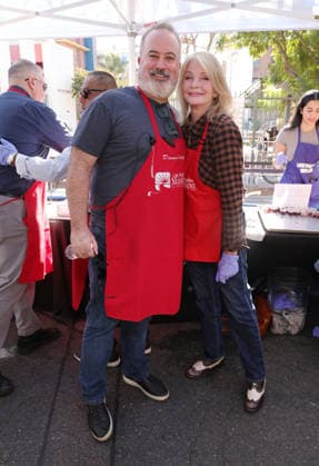 26 November 2025 - Los Angeles, CaliforniaDennis Oleesky, Deidre Hall,. 2025 Thanks & Giving On Skid Row held at Los Angeles Mission. Los Angeles USA - ZUMAa123 20251126_zaa_a123_077 Copyright: xADx