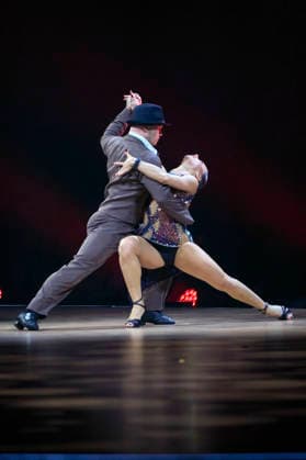Fabian Hambüchen und Anastasia Maruster bei Let s Dance - Die Live-Tour 2025 in der ZAG Arena. Hannover, 25.11.2025 Foto:xU.xStammx xFuturexImagex dance_5118