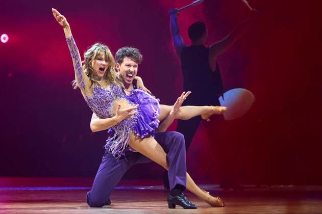 Ella Endlich und Valentin Lusin bei Let s Dance - Die Live-Tour 2025 in der ZAG Arena. Hannover, 25.11.2025 Foto:xU.xStammx xFuturexImagex dance_5134