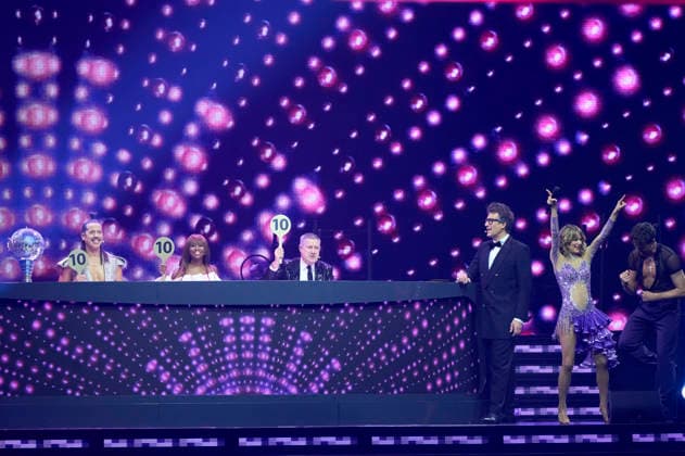 Jorge Gonzalez, Motsi Mabuse, Joachim Llambi, Daniel Hartwich, Ella Endlich und Valentin Lusin bei Let s Dance - Die Live-Tour 2025 in der ZAG Arena. Hannover, 25.11.2025 Foto:xU.xStammx xFuturexImagex dance_5138