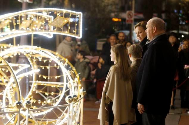LANCEMENT ILLUMINATIONS NOEL FAMILLE PRINCIERE PHOTOPQR NICE MATIN Jean François Ottonello Monaco 27 11 2025 Lancement des illuminations de Noël par la famille princiere, place darmes le prince Albert II, la princesse Charlene, le prince hereditaire Jacques et la princesse Gabriella Monaco - 27 11 2025 Launch of the Christmas lights by the Princely Family at Place dArmes - Prince Albert II, Princess Charlene, Hereditary Prince Jacques, and Princess Gabriella Monaco France  Copyright: xPHOTOPQR NICExMATIN MAXPPPxJeanxFrançoisxOttonellox 20251127NIM5578 20251127NIM5578