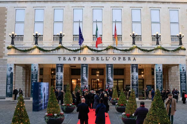 November 27, 2025, Rome, Rome, ITALIA: The Teatro dell Opera season opens with the premiere of Lohengrin. Pictured is the theater s exterior. Rome, Italy 27 November 2025 Rome ITALIA  - ZUMAa289 20251127_zia_a289_068 Copyright: xRichardxDexLucax