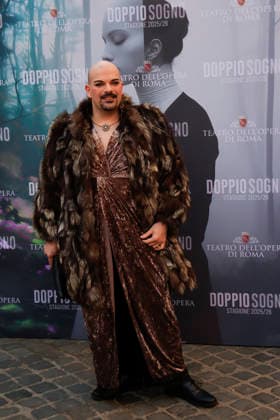 November 27, 2025, Rome, Rome, ITALIA: The Teatro dell Opera season opens with the premiere of Lohengrin. Pictured is a guest. Rome, Italy 27 November 2025 Rome ITALIA  - ZUMAa289 20251127_zia_a289_069 Copyright: xRichardxDexLucax