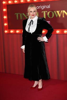 . 27 11 2025. London, United Kingdom. Rebel Wilson arriving at the Tinsel Town premiere in London.  xStephenxLockx xi-Imagesx IIM-26418-0014