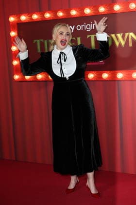. 27 11 2025. London, United Kingdom. Rebel Wilson arriving at the Tinsel Town premiere in London.  xStephenxLockx xi-Imagesx IIM-26418-0015