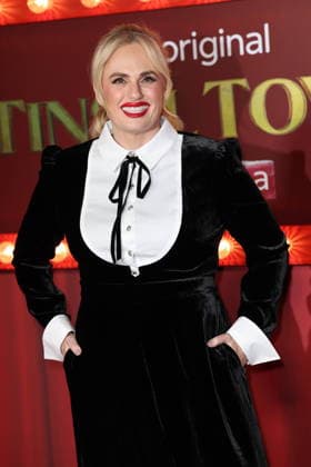 . 27 11 2025. London, United Kingdom. Rebel Wilson arriving at the Tinsel Town premiere in London.  xStephenxLockx xi-Imagesx IIM-26418-0024