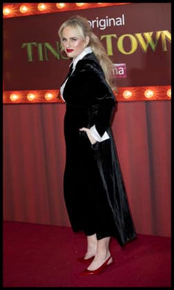 . 27 11 2025. London, United Kingdom. Rebel Wilson arriving at the Tinsel Town premiere in London.  xStephenxLockx xi-Imagesx IIM-26418-0029
