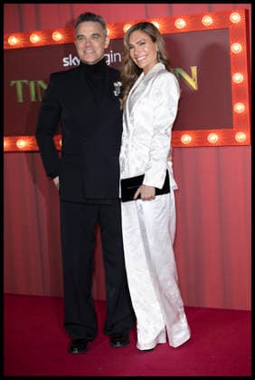 . 27 11 2025. London, United Kingdom. Robbie Williams and wife Ayda Field arriving at the Tinsel Town premiere in London.  xStephenxLockx xi-Imagesx IIM-26418-0043