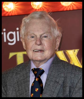 . 27 11 2025. London, United Kingdom.Derek Jacobi arriving at the Tinsel Town premiere in London.  xStephenxLockx xi-Imagesx IIM-26418-0045