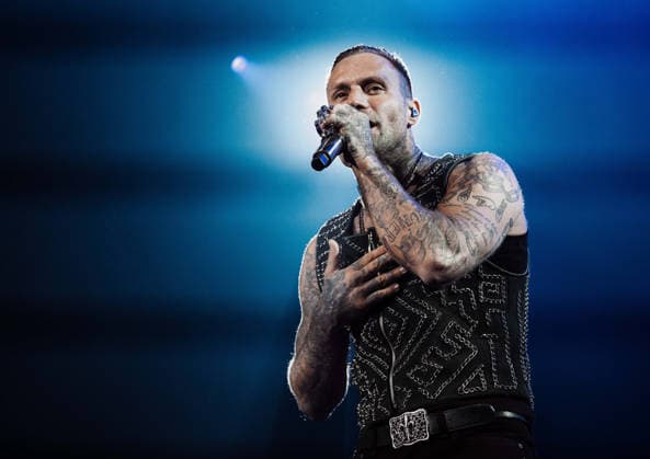 27 11 2025, xlakx, Entertainment Music, Kontra K Augen traeumen Herzen sehen Tour 2025 v l The rapper Kontra K is on stage at the Uber Arena Berlin Berlin during his Augen traeumen Herzen sehen Tour 2025 Daniel Lakomski