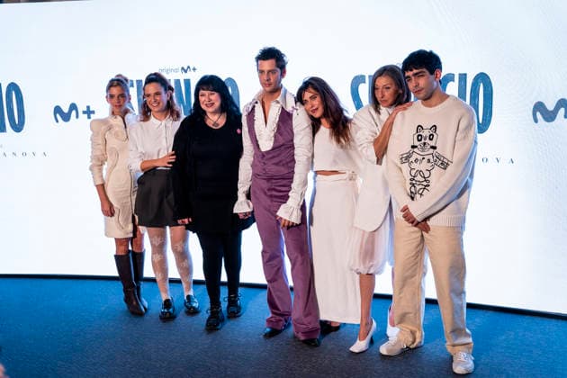 Silencio Photocall, Madrid, Spain - 27 Nov 2025 Lucia Diez, Carolina Rubio, Eduardo Casanova, Maria Leon, Mariola and Omar Ayuso attend to Silencio Photocall at Espacio Movistar on 27 November, 2025 in Madrid, Spain (Credit: Miguel Escavias Alfa Images) Madrid Espacio Movistar Madrid Spain Copyright: x x2025xMiguelxEscavias AlfaxImagesx