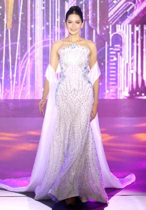 November 27, 2025, Tokyo, Japan - Miss Indonesia Melliza Xaviera Yulin in evening gown poses at the Miss International 2025 beauty pageant in Tokyo on Thursday, November 27, 2025. Yulin won the 3rd runner-up of the pageant and Miss Colombian Catalina Duque was crowned the Miss International 2025. (photo by Yoshio Tsunoda AFLO)  aflo_311757423