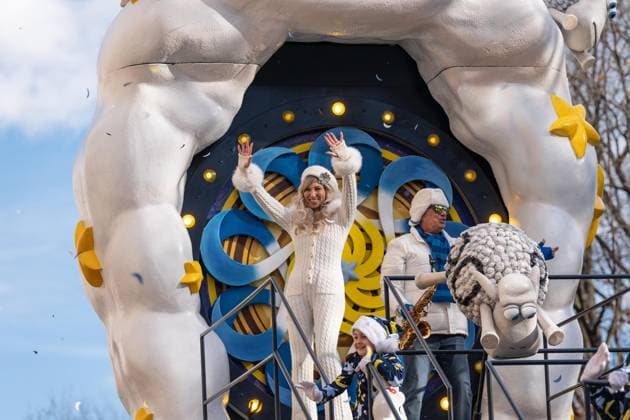 November 27, 2025, Bronx, New York, USA: Debbie Gibson rides on float during 99th annual 2025 Macy s Thanksgiving Day Parade in Midtown Manhattan on Central Park West in New York, NY on November 27, 2025 Bronx USA - ZUMAr339 20251127_znp_r339_027 Copyright: xLevxRadinx