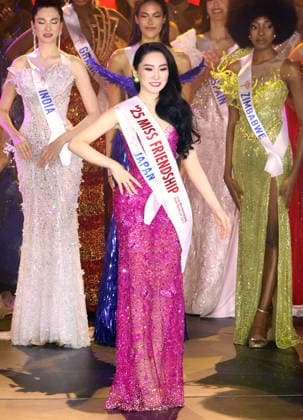 November 27, 2025, Tokyo, Japan - Miss Japan Ai Nozaki is selected for the Miss Frienship of the Miss International 2025 beauty pageant in Tokyo on Thursday, November 27, 2025. Miss Colombian Catalina Duque was crowned the Miss International 2025. (photo by Yoshio Tsunoda AFLO)  aflo_311757442