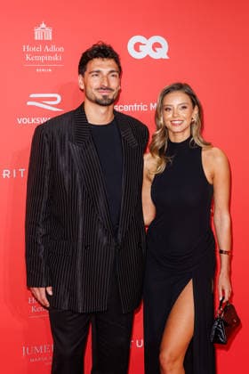Award 27 GQ Men of the Year Award 2025 Mats Hummels and Nicola Cavanis at the 27 GQ Men of the Year Award at the Metropol on 27 11 2025 inBerlin Copyright: xEventpressxKochanx