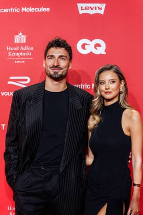 Award 27 GQ Men of the Year Award 2025 Mats Hummels and Nicola Cavanis at the 27 GQ Men of the Year Award at the Metropol on 27 11 2025 inBerlin Copyright: xEventpressxKochanx