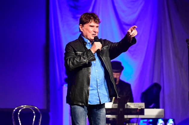 Frank Schöbel live at a concert of his Frank Schöbel zur Weihnachtszeit Tour at the Löbau Exhibition and Event Hall, 27 11 2025 Foto:xM.xWehnertx xFuturexImagex schoebel_5101