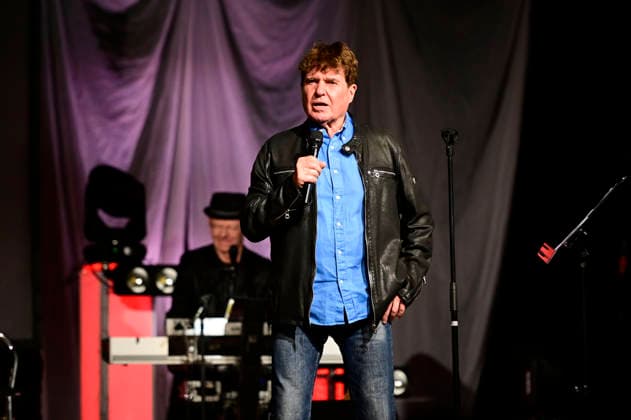 Frank Schöbel live at a concert of his Frank Schöbel zur Weihnachtszeit Tour at the Löbau Exhibition and Event Hall, 27 11 2025 Foto:xM.xWehnertx xFuturexImagex schoebel_5102