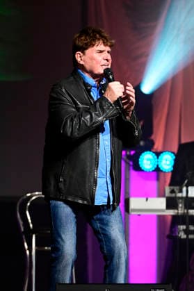 Frank Schöbel live at a concert of his Frank Schöbel zur Weihnachtszeit Tour at the Löbau Exhibition and Event Hall, 27 11 2025 Foto:xM.xWehnertx xFuturexImagex schoebel_5105