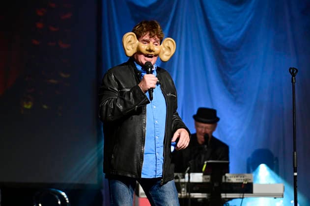 Frank Schöbel live at a concert of his Frank Schöbel zur Weihnachtszeit Tour at the Löbau Exhibition and Event Hall, 27 11 2025 Foto:xM.xWehnertx xFuturexImagex schoebel_5109
