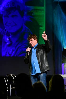 Frank Schöbel live at a concert of his Frank Schöbel zur Weihnachtszeit Tour at the Löbau Exhibition and Event Hall, 27 11 2025 Foto:xM.xWehnertx xFuturexImagex schoebel_5114