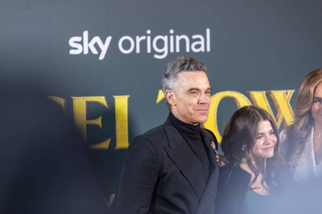 Tinsel Town film premiere Guests attend Tinsel Town film premiere in Leicester Square Featuring: Robbie Williams Where: London, United Kingdom When: 27 Nov 2025 Credit: Phil Lewis WENN London United Kingdom Copyright: xPhilxLewis WENNx wenn40810529 PLAAx wenn40810529