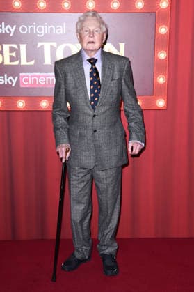 Derek Jacobi at the premiere of the Sky film Tinsel Town The Wonder of Stoneford at the Vue Cinema West End London, 27 11 2025 Foto:xS.xVasx xFuturexImagex tinsel_5173