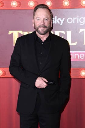 Kiefer Sutherland at the premiere of the Sky film Tinsel Town The Wonder of Stoneford at Vue Cinema West End London, 27 11 2025 Foto:xS.xVasx xFuturexImagex tinsel_5227