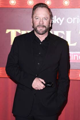 Kiefer Sutherland at the premiere of the Sky film Tinsel Town The Wonder of Stoneford at Vue Cinema West End London, 27 11 2025 Foto:xS.xVasx xFuturexImagex tinsel_5228