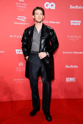 Joe Alwyn at the 27th GQ Men of the Year Awards 2025 at Metropol Berlin, 27 11 2025 Foto:xN.xKubelkax xFuturexImagex gq_berlin_5110